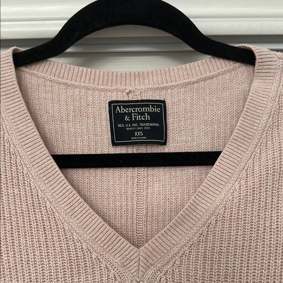 Abercrombie & Fitch Women's Pink Sweater - Picture 3 of 5